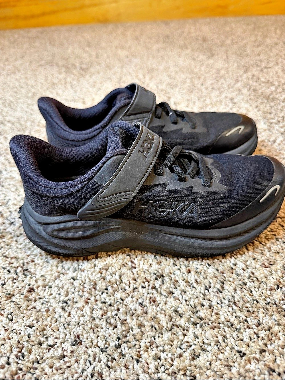 HOKA Clifton 10 Kids Sneakers - read description